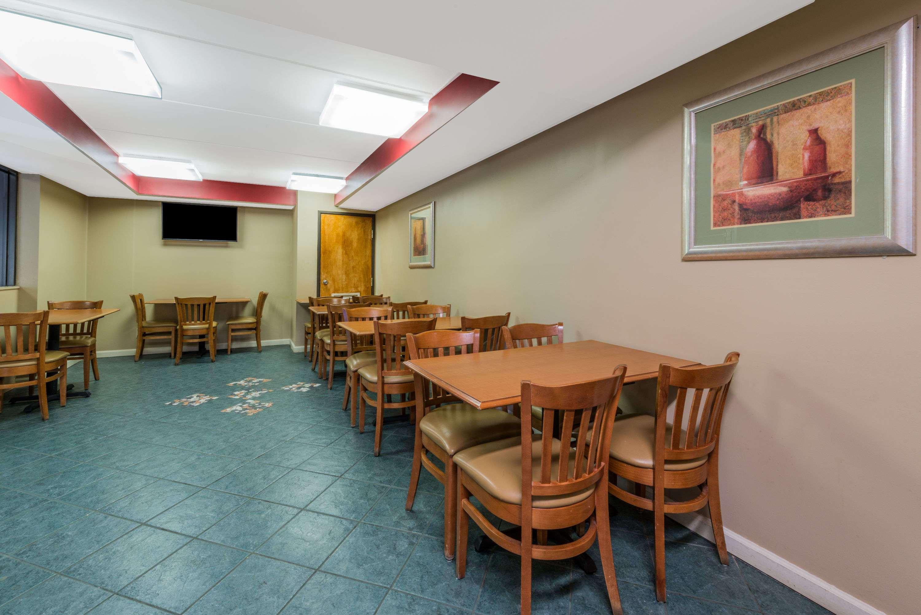 Days Inn By Wyndham Hurstbourne Louisville Exterior foto